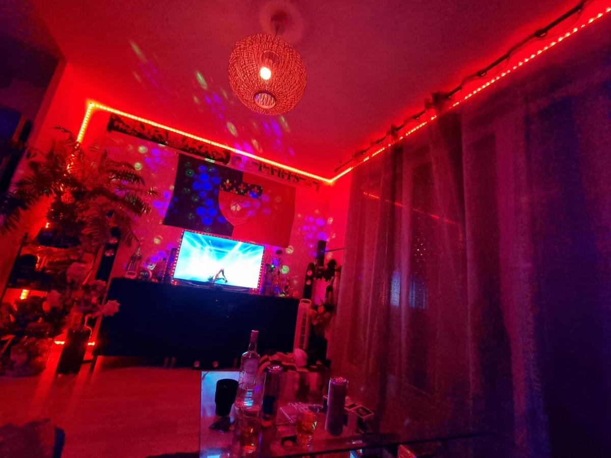 أولناي سو بوا Love Room Sexy Love Cosy Lib Proche Centre Gare A Pied المظهر الخارجي الصورة