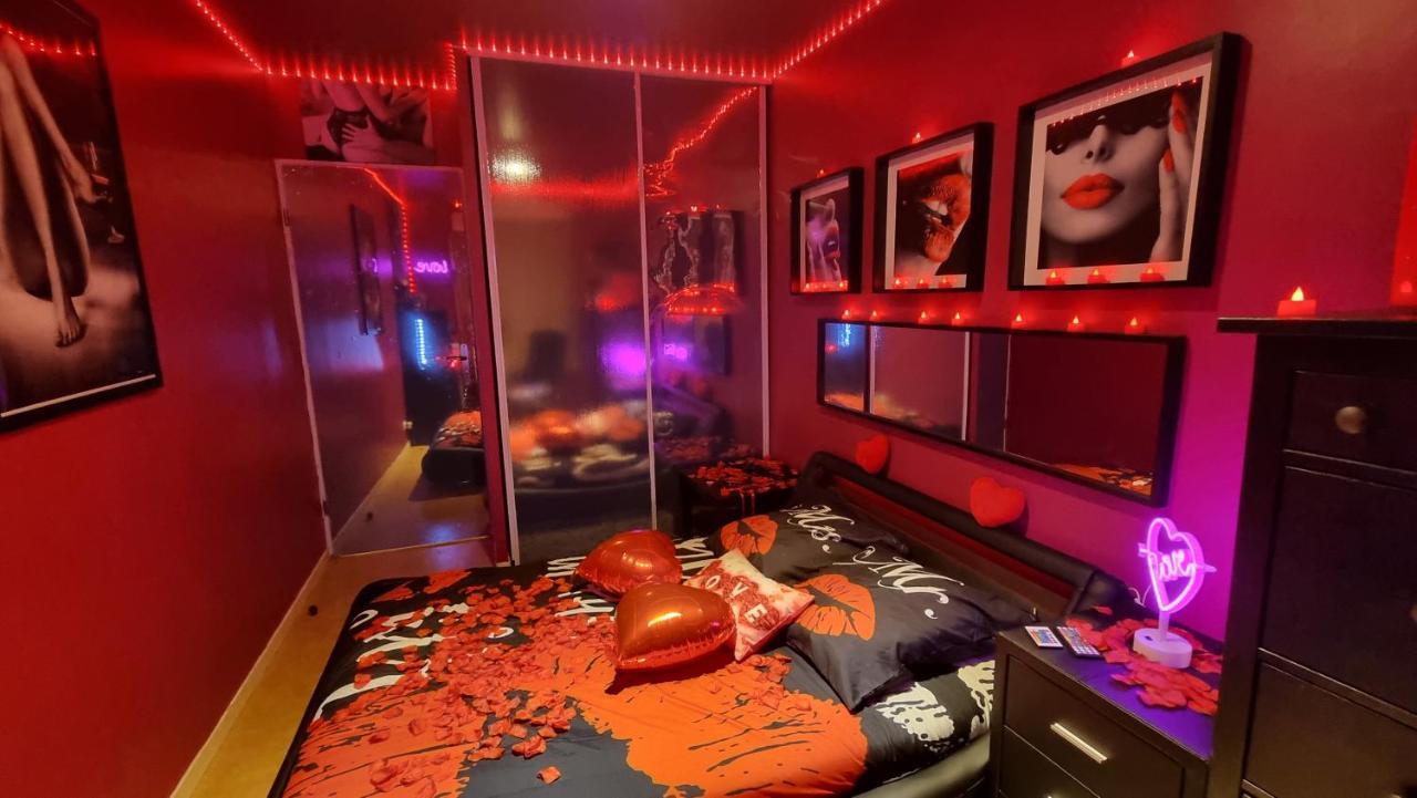 أولناي سو بوا Love Room Sexy Love Cosy Lib Proche Centre Gare A Pied المظهر الخارجي الصورة