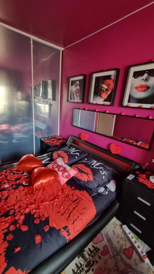 أولناي سو بوا Love Room Sexy Love Cosy Lib Proche Centre Gare A Pied المظهر الخارجي الصورة