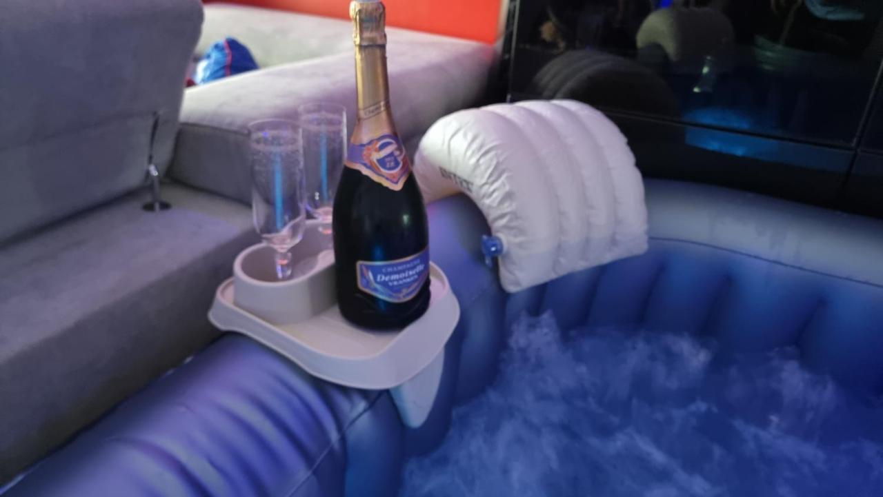 أولناي سو بوا Love Room Sexy Love Cosy Lib Proche Centre Gare A Pied المظهر الخارجي الصورة