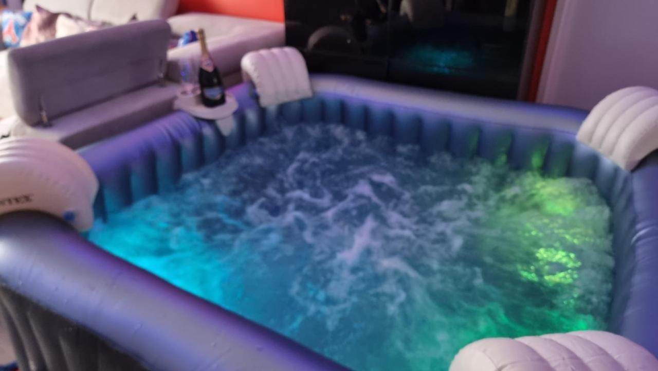 أولناي سو بوا Love Room Sexy Love Cosy Lib Proche Centre Gare A Pied المظهر الخارجي الصورة